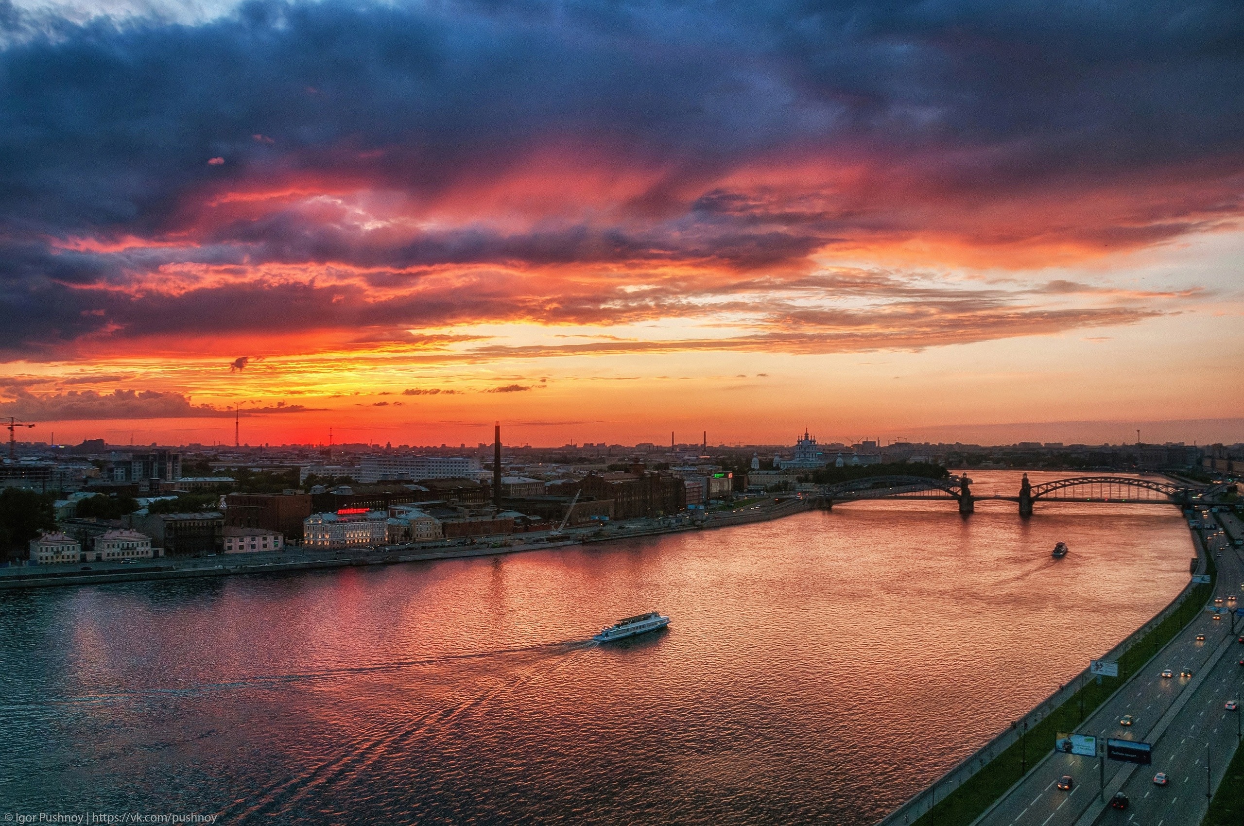 Закат солнца в санкт. Санкт-Петербург рассвет. Санкт-Петербург закат. Закат в Питере. Закат над Питером.